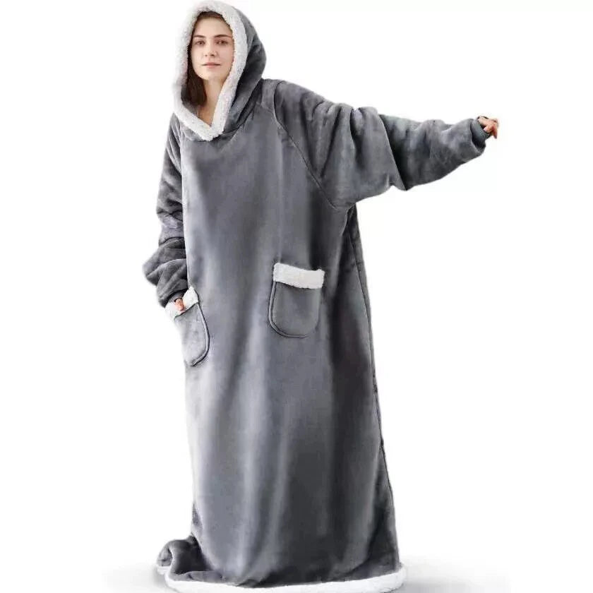 Sweat plaid extra long gris porté, vu de face avec ses deux poches