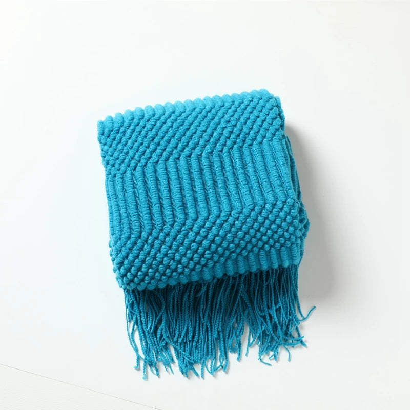 Plaid tricoté à franges bleu paon, plié