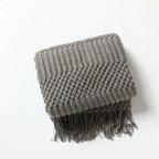 Plaid tricoté à franges gris anthracite, plié