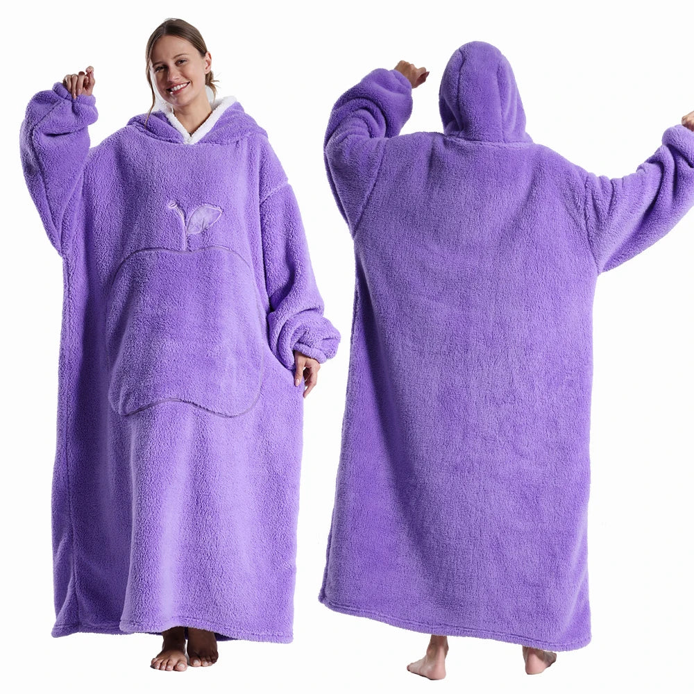 Sweat plaid à capuche violet à motif pomme, porté, vu de face et de dos