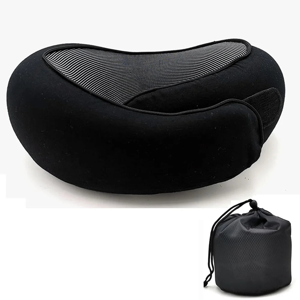 Oreiller de voyage en U noir et sa pochette