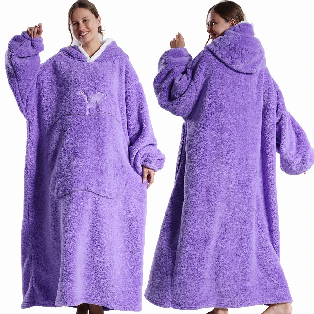 Sweat plaid à capuche violet porté, de face et de trois quarts dos